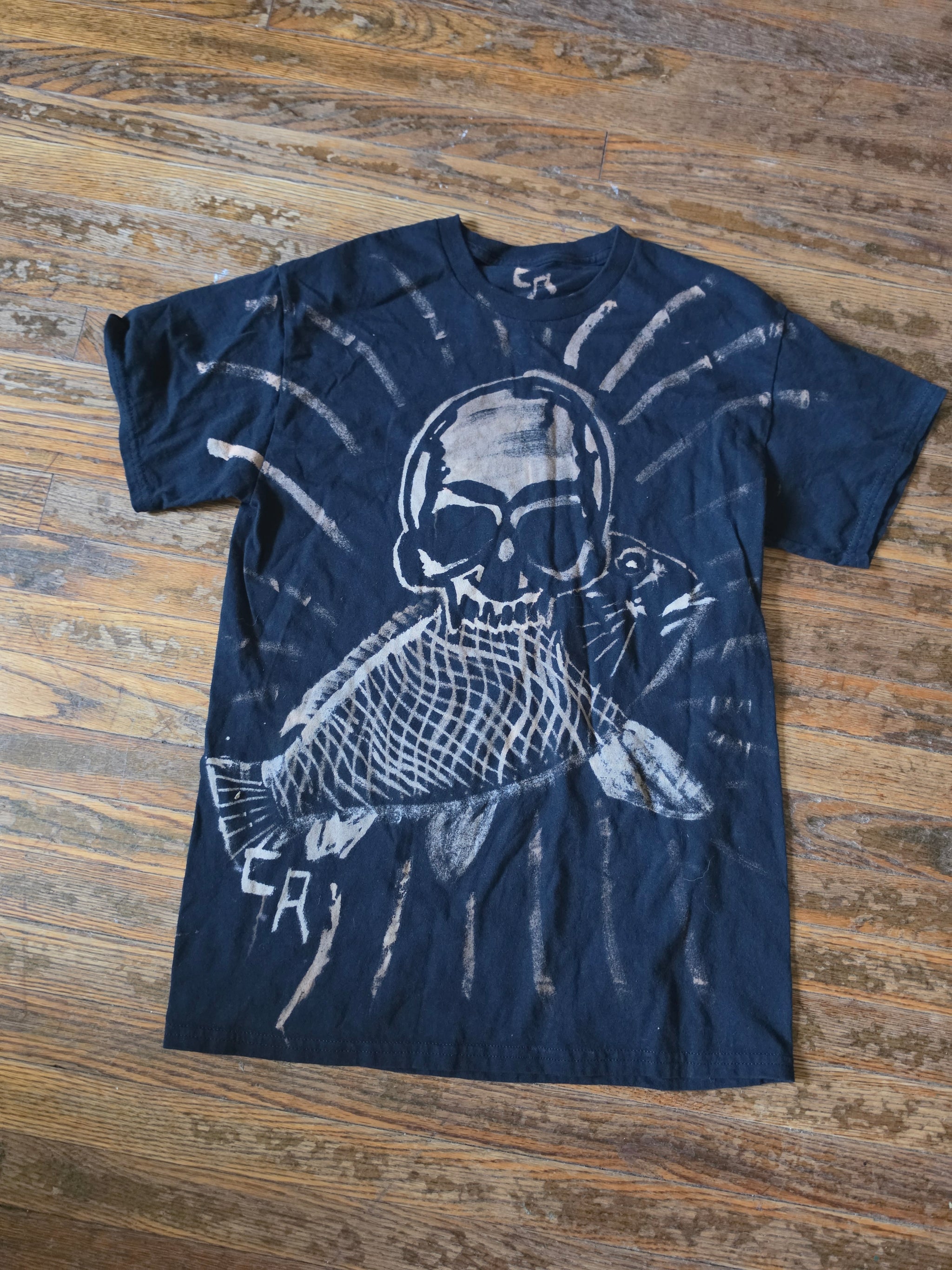 Mori Eats a Fish Alt Horror T-Shirt Medium ME-M-02